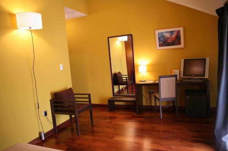 Hotel Baeza Monumental By Eme Hoteles Habitación foto